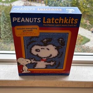 Peanuts Latchkits Craft Kit - Blue, White, Black